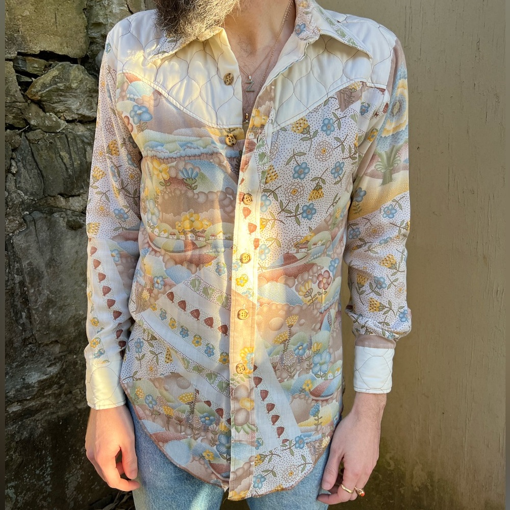 Vintage 1970s Western White Quilted Dagger Collar Long Sleeve with Floral Print